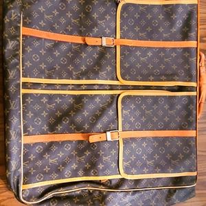 Designer inspired garment bag. Very sturdy!